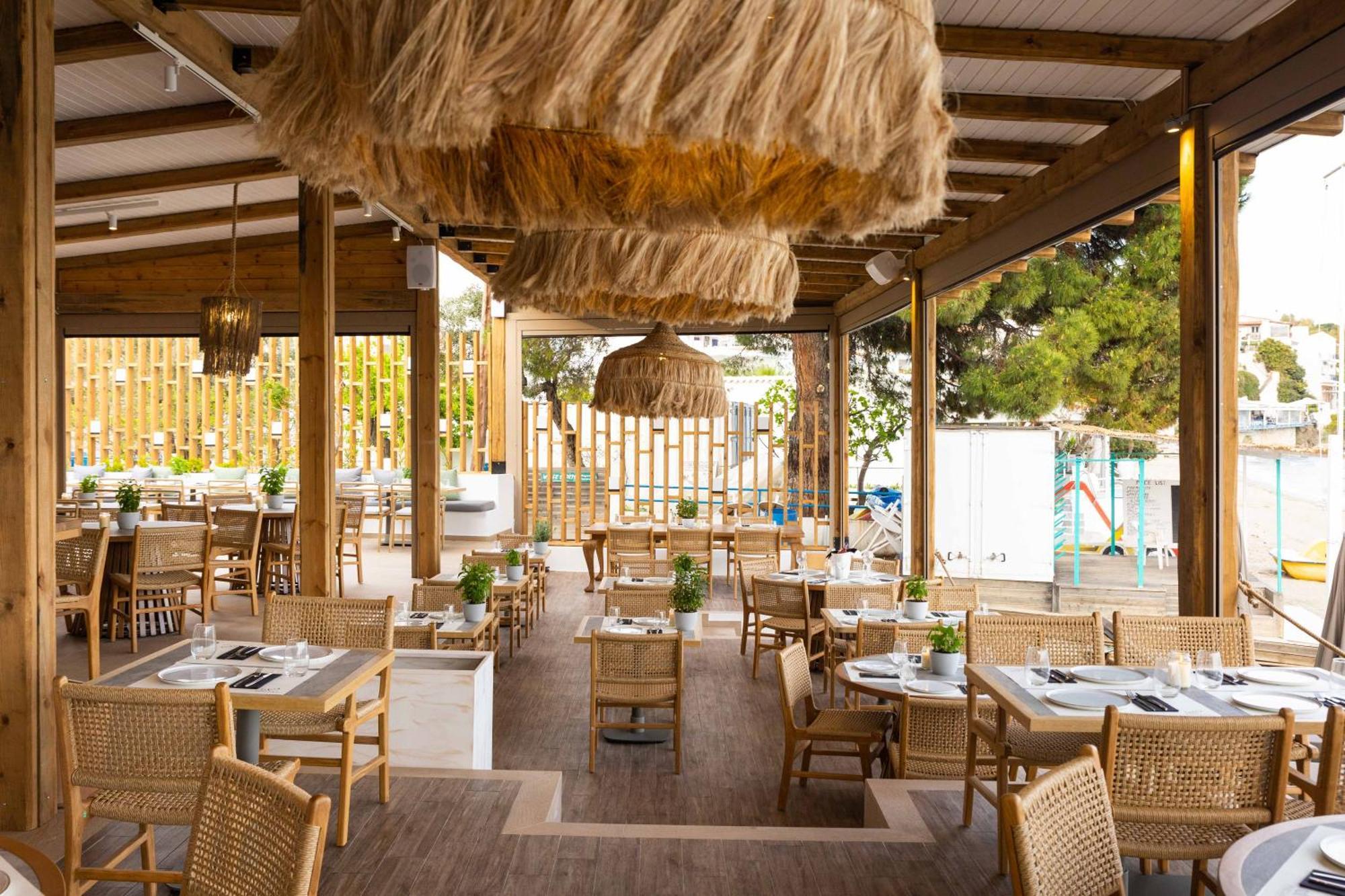 Hotel Thalassa, Philian And *