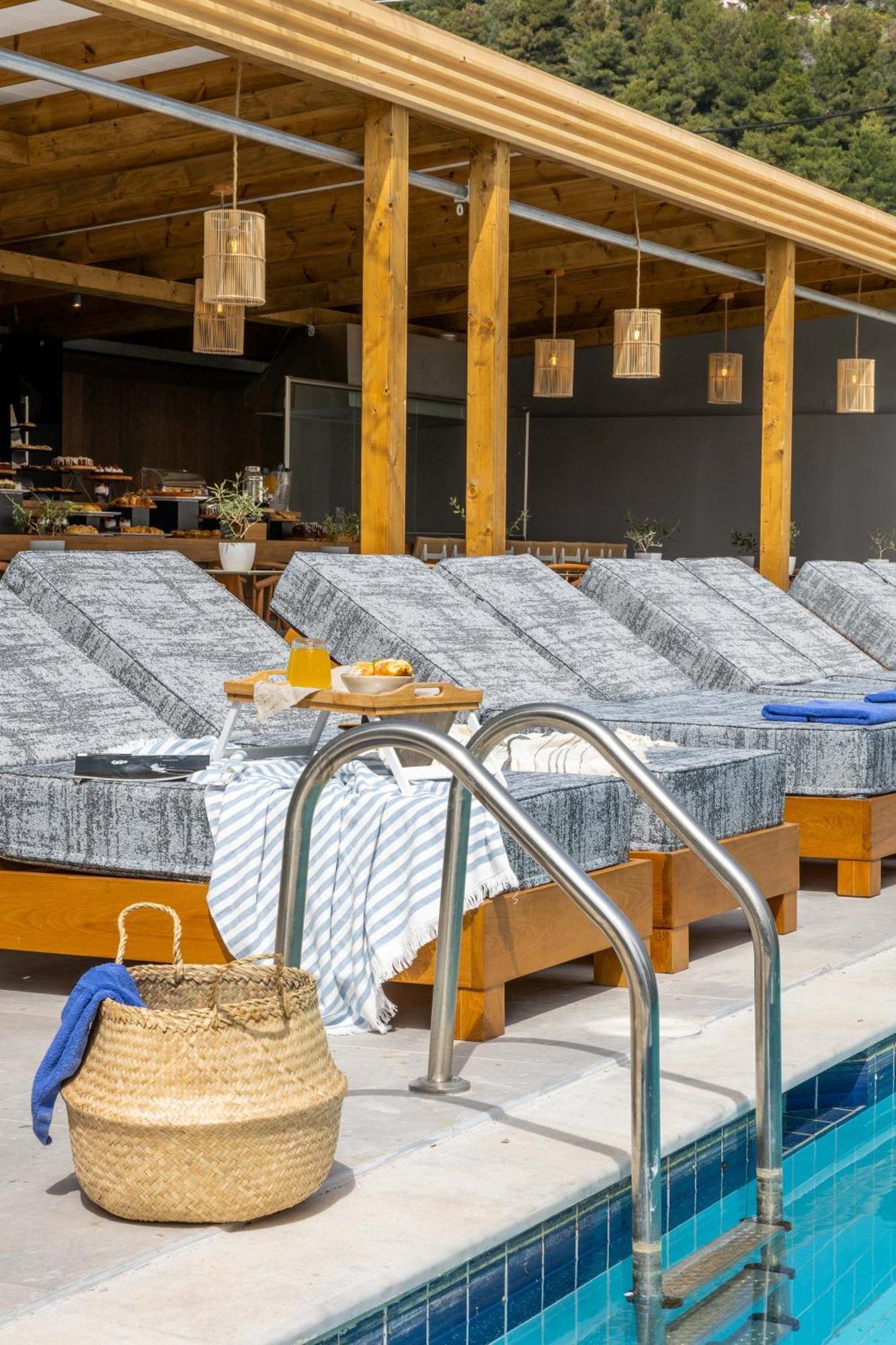 Thalassa, Philian And Hotel Skiathos-Stadt
