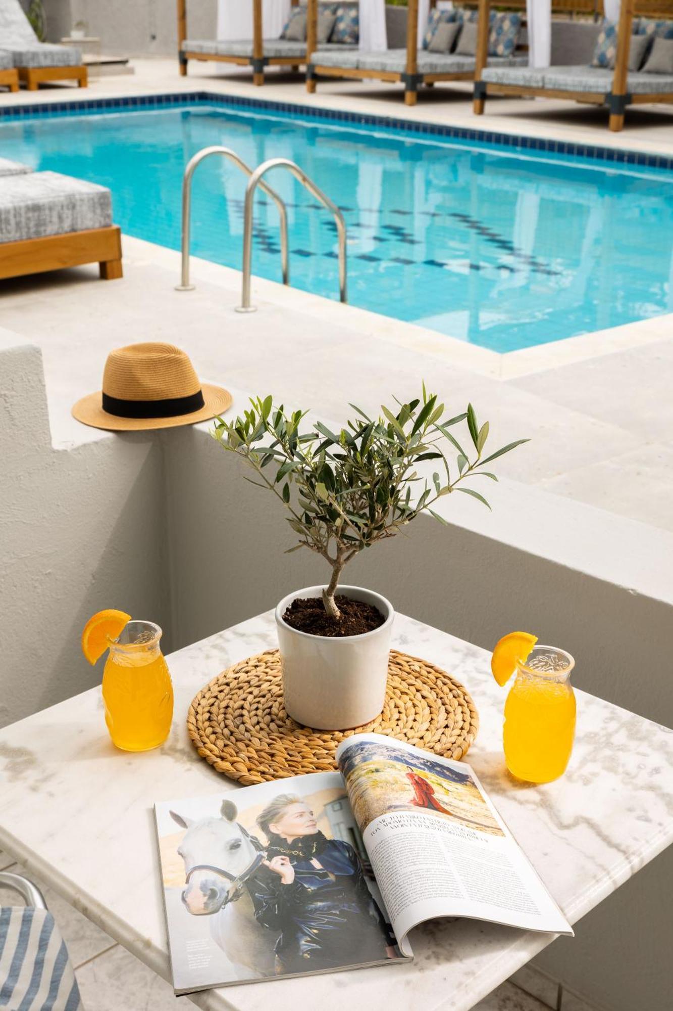 Thalassa, Philian And Hotel
