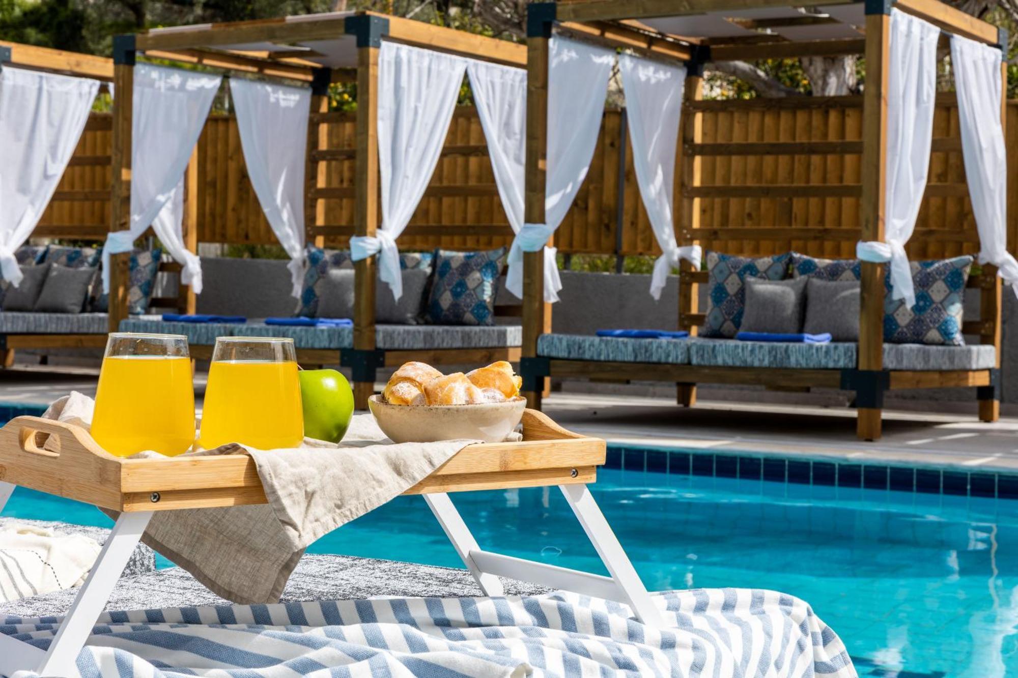 Hotel Thalassa, Philian And *