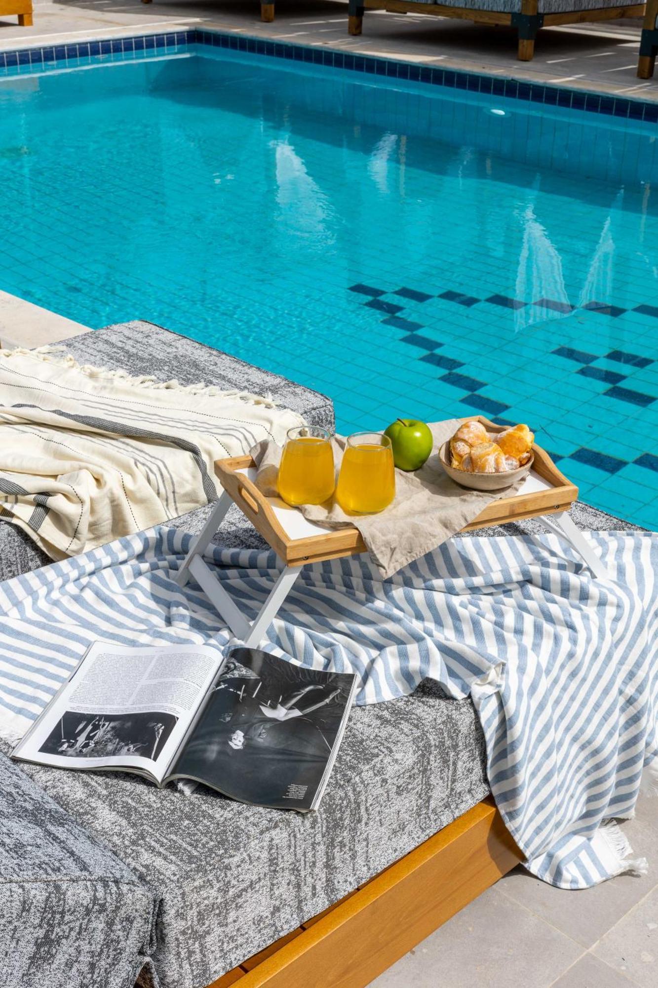 Hotel Thalassa, Philian And